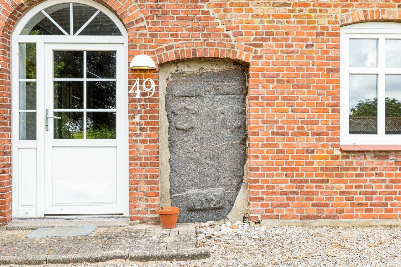 image 03