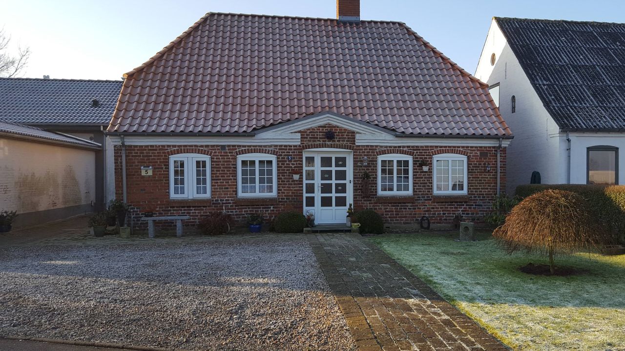 image 02